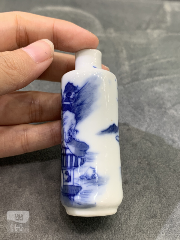清晚期青花寒江独钓纹鼻烟壶 - 图7